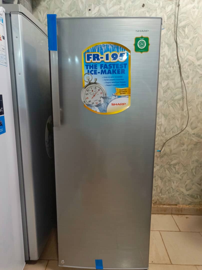 Congélateur vertical SHARP FR-195TGL-HS2 — X-tra Big & Fast Freezer — 325 000 F CFA — Livraison gratuite Bamako | Sugufyɛ.com